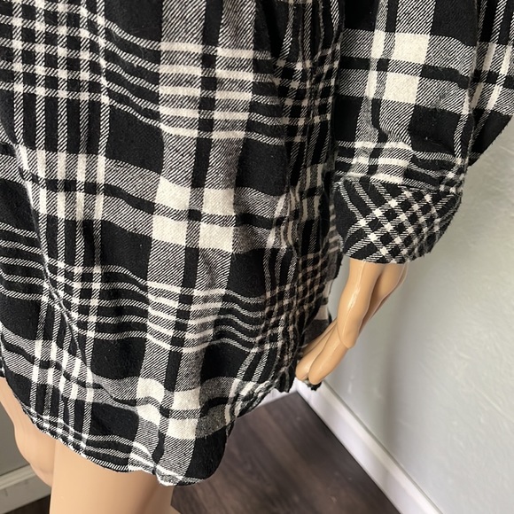 En Creme Plaid Dress - Picture 6 of 12